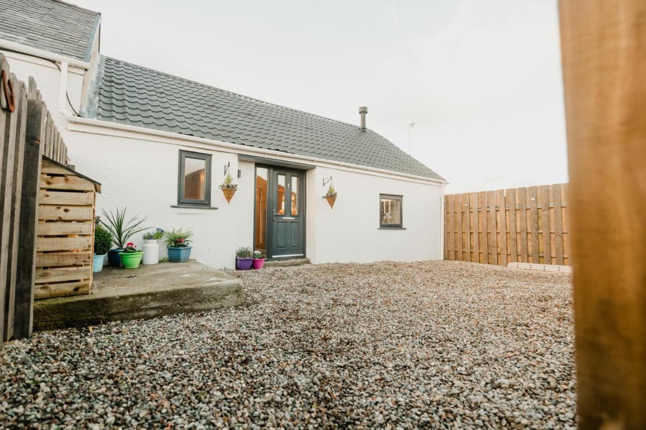 Villa The Cow Shed At Pencraig Holyhead Exterior foto